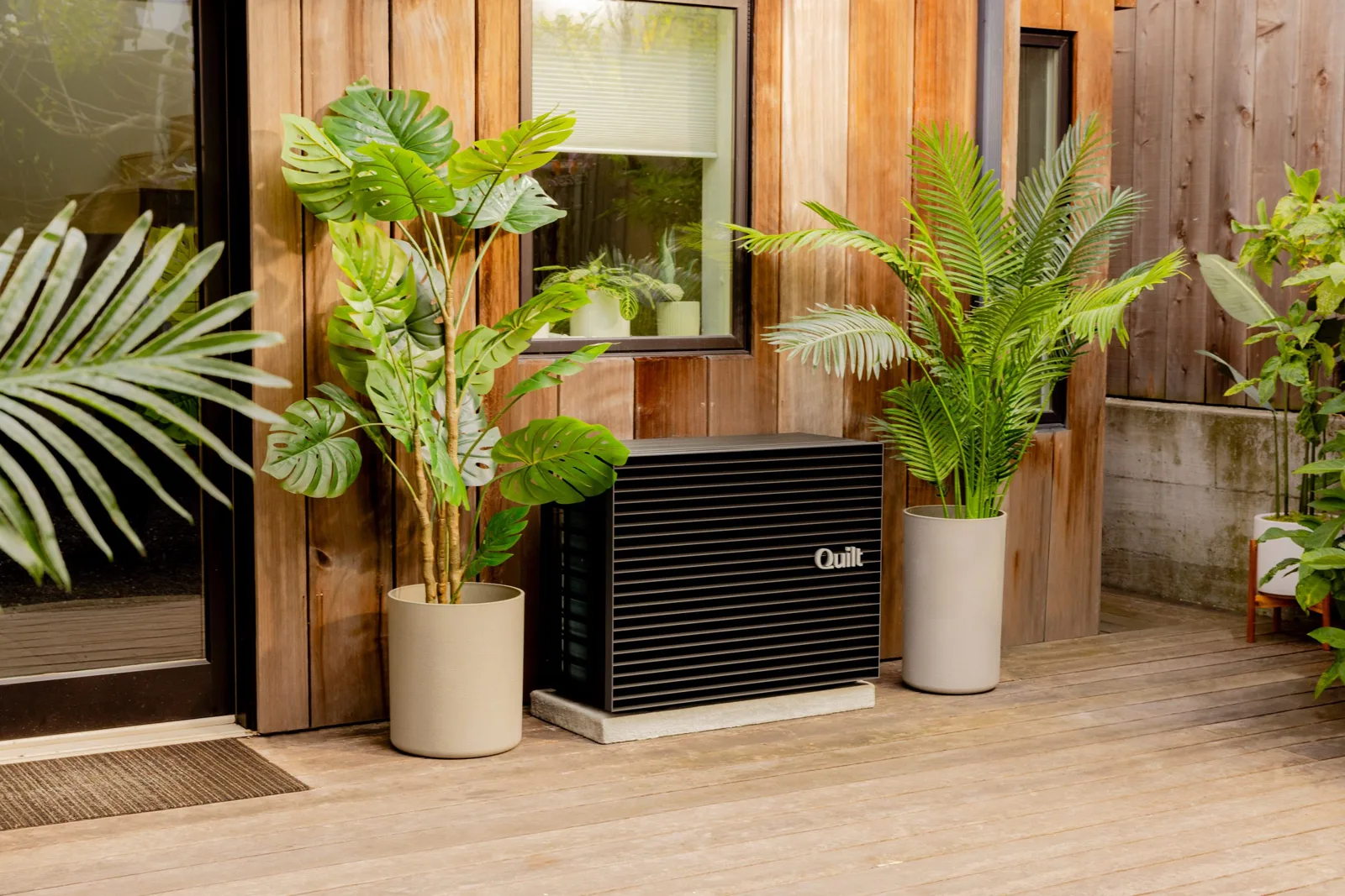 Quilt outdoor heat pump unit
